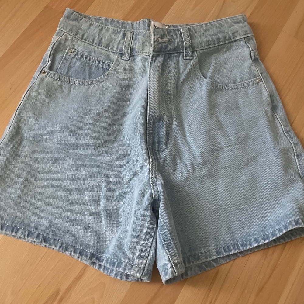 Light blue boyfriend for shorts